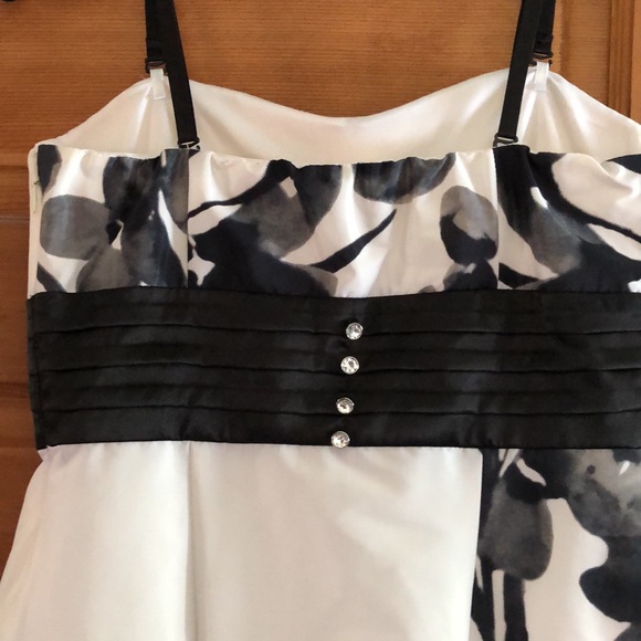 Gorgeous le chateau dress - Picture 5 of 12